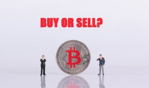 Silver Bitcoin coin with group of businessman - Creative Commons Bilder